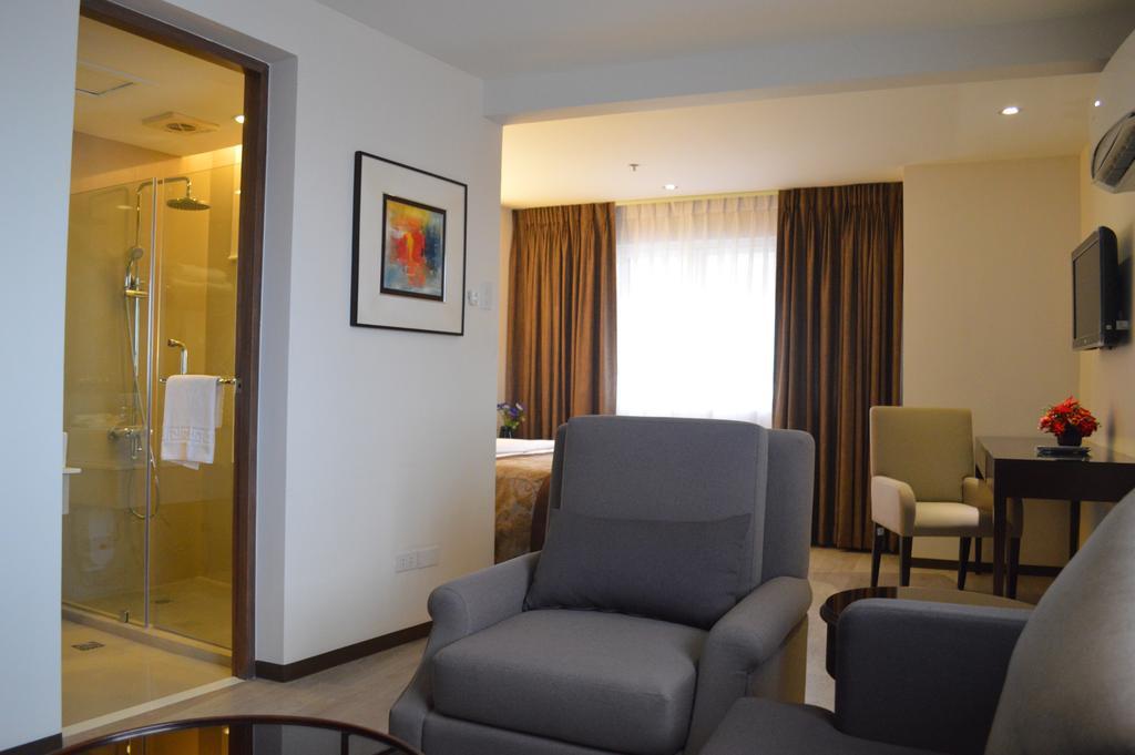 Imperial Palace Suites Quezon City Εξωτερικό φωτογραφία