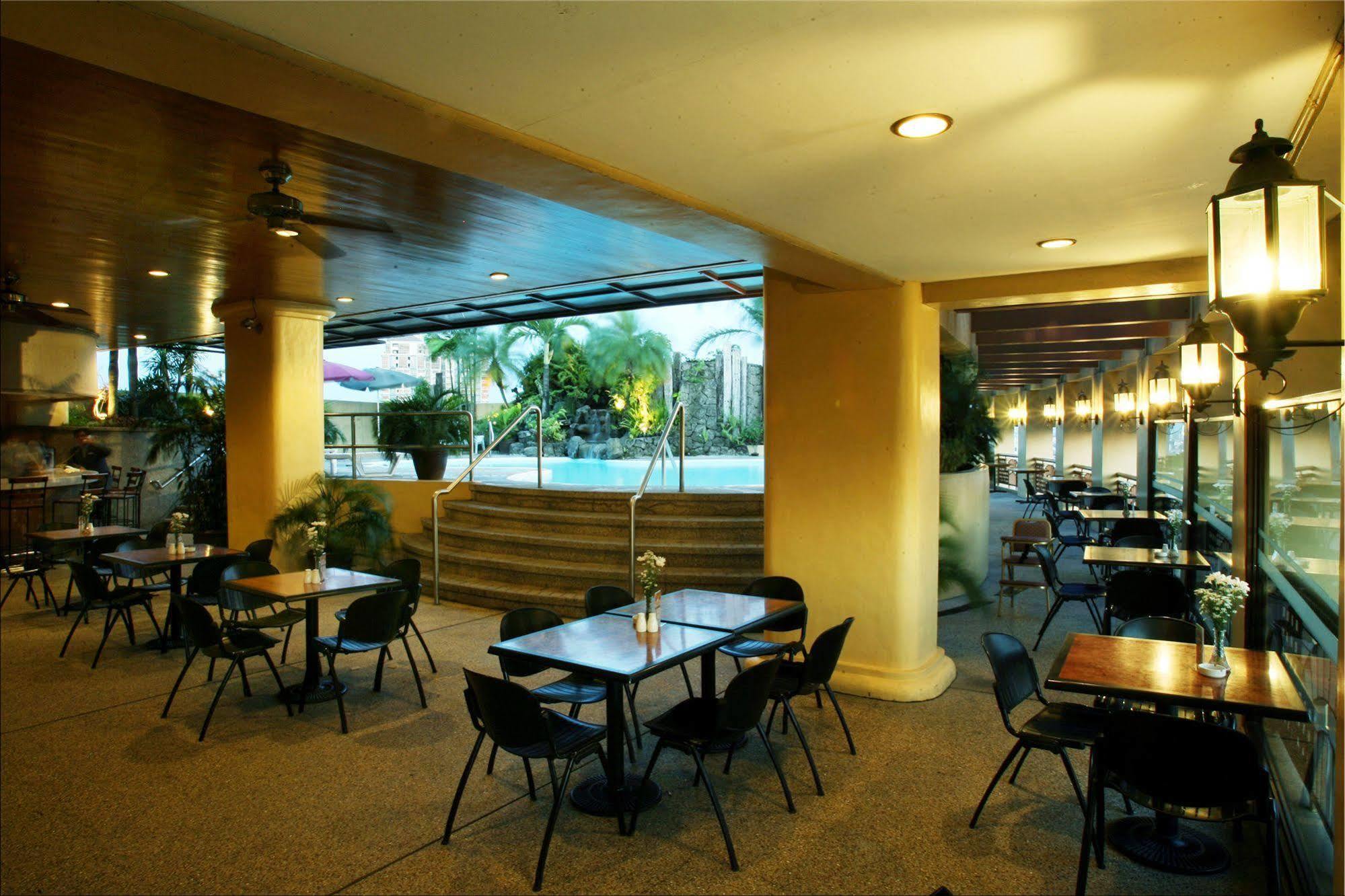 Imperial Palace Suites Quezon City Εξωτερικό φωτογραφία