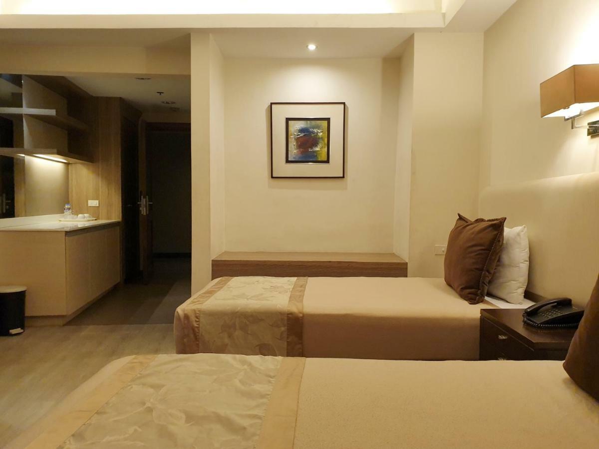 Imperial Palace Suites Quezon City Εξωτερικό φωτογραφία