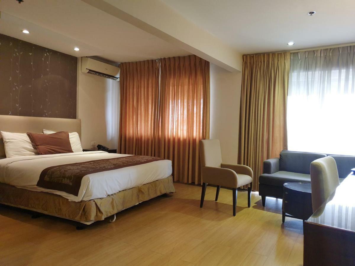 Imperial Palace Suites Quezon City Εξωτερικό φωτογραφία