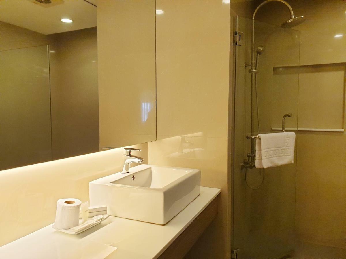 Imperial Palace Suites Quezon City Εξωτερικό φωτογραφία