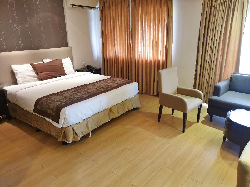 Imperial Palace Suites Quezon City Εξωτερικό φωτογραφία