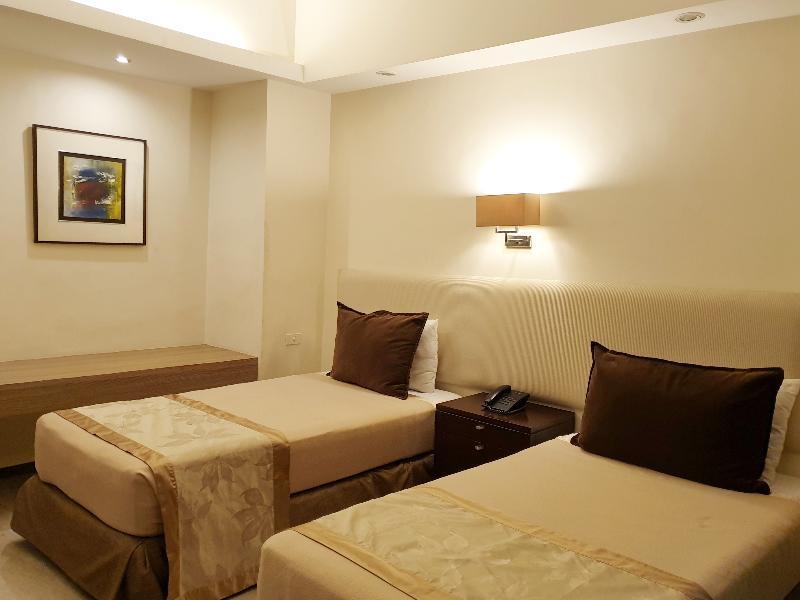 Imperial Palace Suites Quezon City Εξωτερικό φωτογραφία